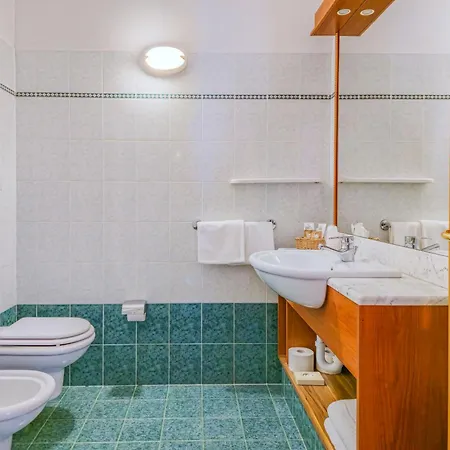 Englovacanze Aparthotel 2*