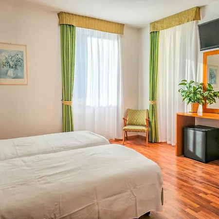 Englovacanze Aparthotel Riva del Garda